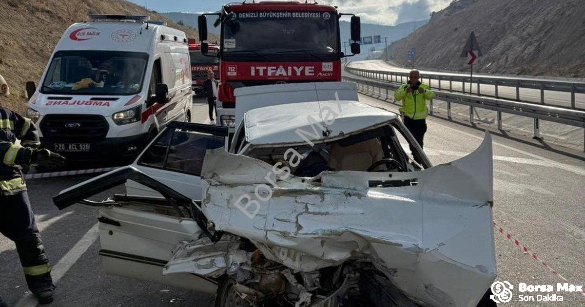"Denizli Honaz Tüneli Çıkışında Feci Kaza: 1 Ölü, 1 Ağır Yaralı" başlıklı haber için fotorealistik,