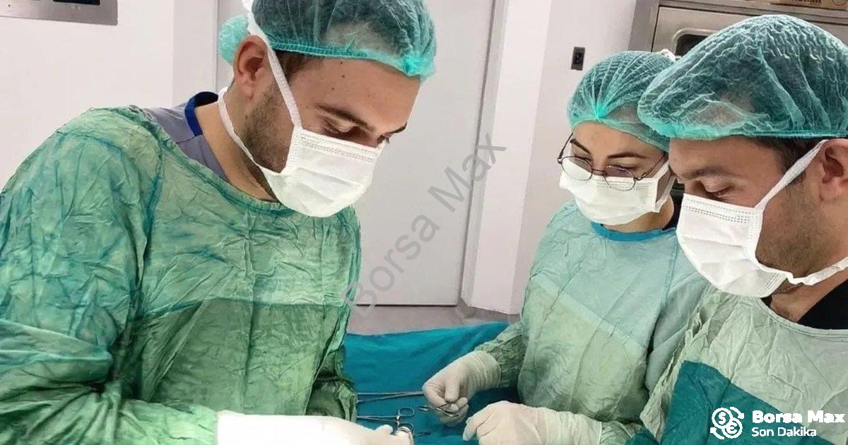 "Şuhut Devlet Hastanesi'nde İlk: Yama Yöntemiyle Fıtık Ameliyatı Başarısı" başlıklı haber için fotor